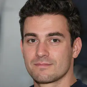 Customer feedback avatar representing reliable roofing services